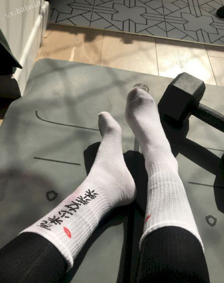 女生迈开腿让男生打扑克二次元_免费高清观看